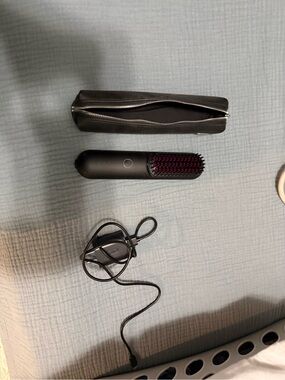 Black Travel Hair Straightening Brush with Case